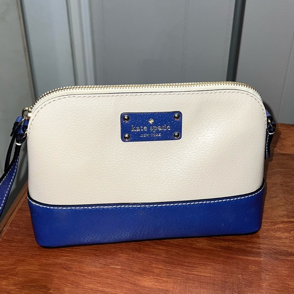 Small Kate Spade Purse - Picture 10 of 10